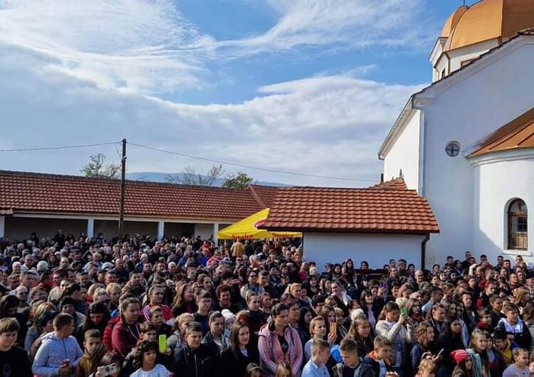 Стотина специјалитети со праз, солени и благи, беа декустирани повторно на „Ден на празот“ во селото Градашорци