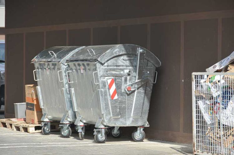 „Комуналец“ постави 40 нови контењери за отпад во градот Струмица