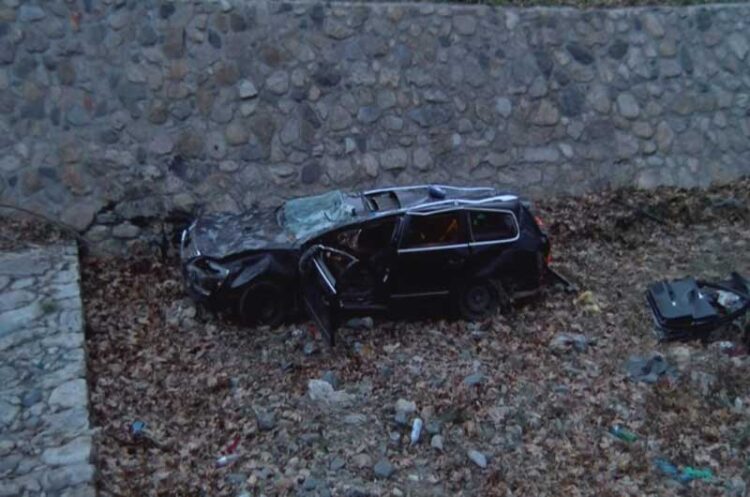 Тешка сообраќајна несреќа во Колешино: Загинаа маж и жена откако возилото паднало во канал