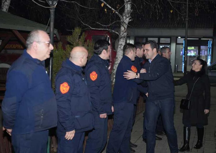 Градоначалникот на Струмица пред новогодишната долга ноќ ги посети дежурните служби на јавните институции