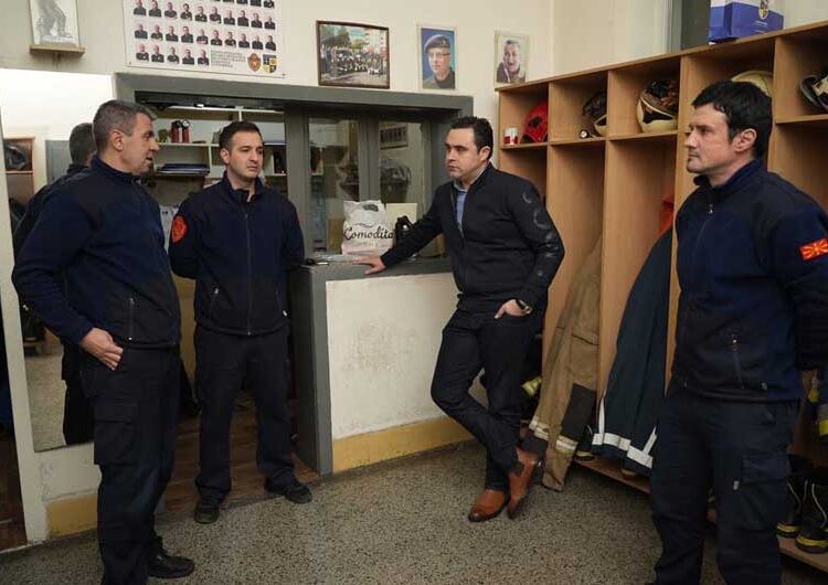 Градоначалникот на Струмица пред новогодишната долга ноќ ги посети дежурните служби на јавните институции