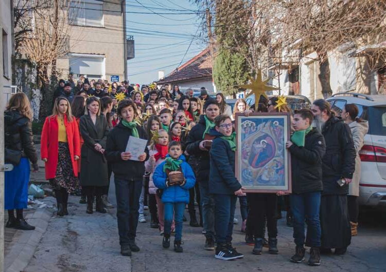 Деца од Струмица го најавија големиот христијански празник – Раѓањето Христово
