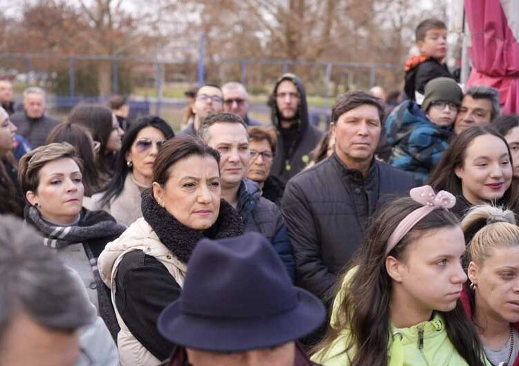 Љубе Шопов го извади крстот од водите на базенот „Аквариус“ во Струмица