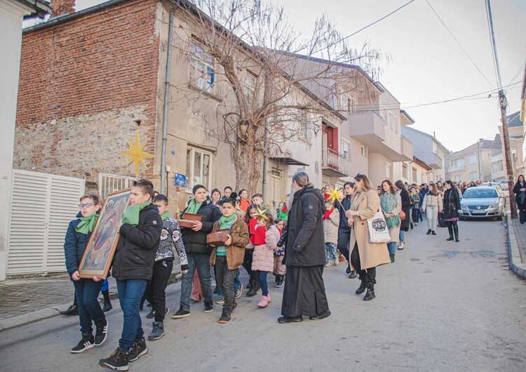 Деца од Струмица го најавија големиот христијански празник – Раѓањето Христово