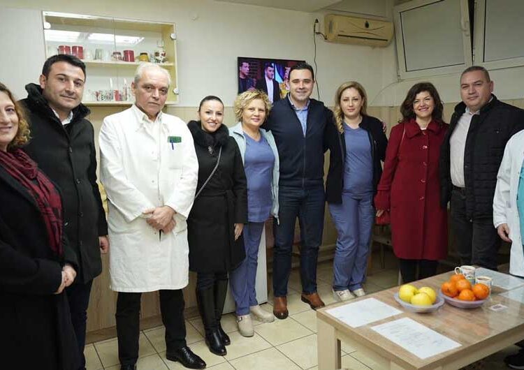 Градоначалникот на Струмица пред новогодишната долга ноќ ги посети дежурните служби на јавните институции