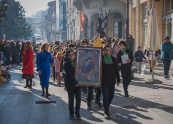 Деца од Струмица го најавија големиот христијански празник – Раѓањето Христово