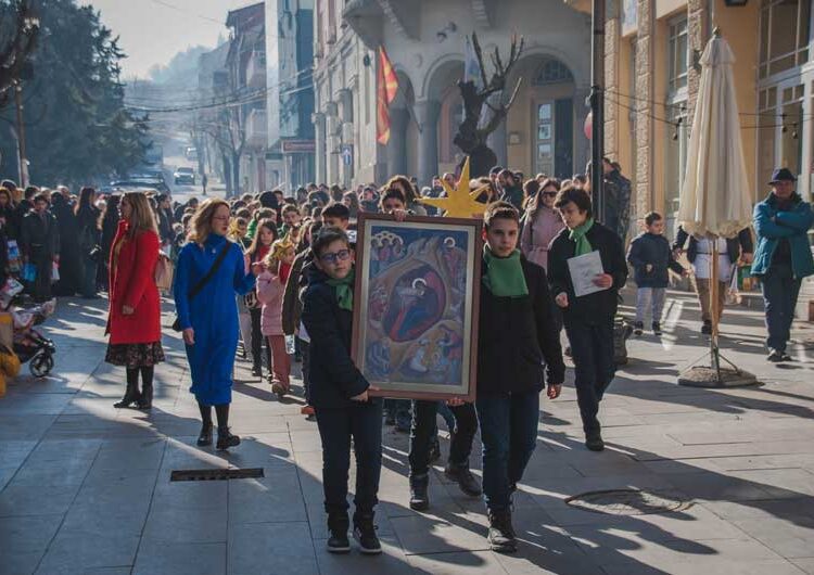 Деца од Струмица го најавија големиот христијански празник – Раѓањето Христово