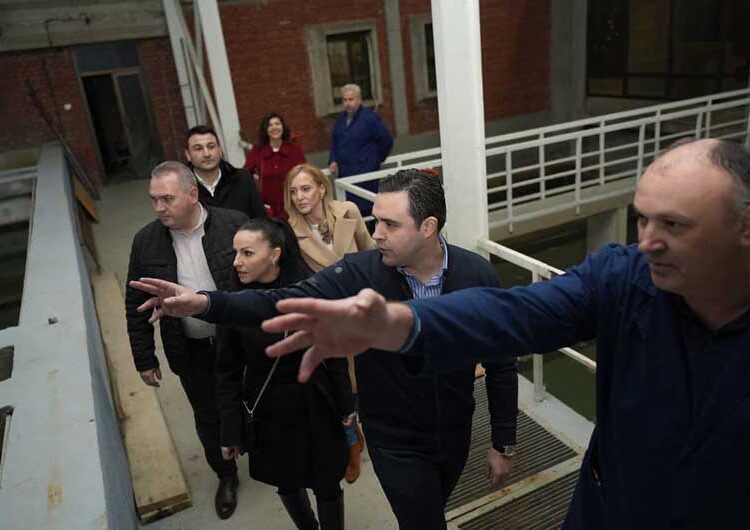 Градоначалникот на Струмица пред новогодишната долга ноќ ги посети дежурните служби на јавните институции