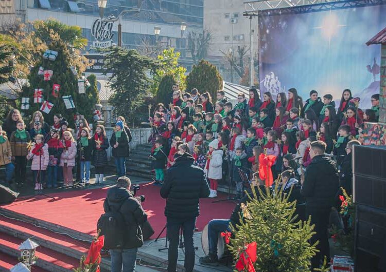 Деца од Струмица го најавија големиот христијански празник – Раѓањето Христово