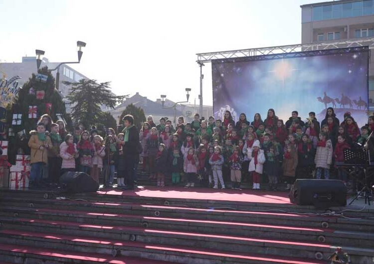 Деца од Струмица го најавија големиот христијански празник – Раѓањето Христово