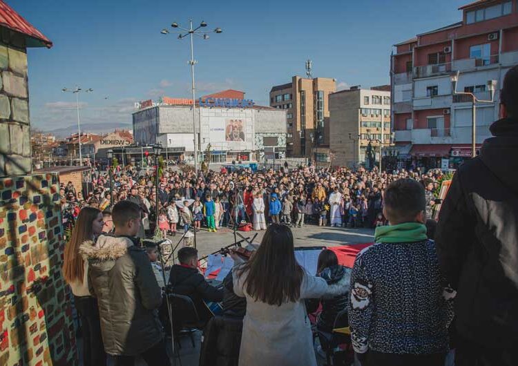 Деца од Струмица го најавија големиот христијански празник – Раѓањето Христово