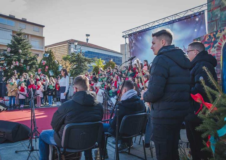 Деца од Струмица го најавија големиот христијански празник – Раѓањето Христово