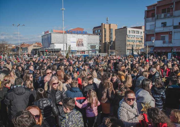 Деца од Струмица го најавија големиот христијански празник – Раѓањето Христово