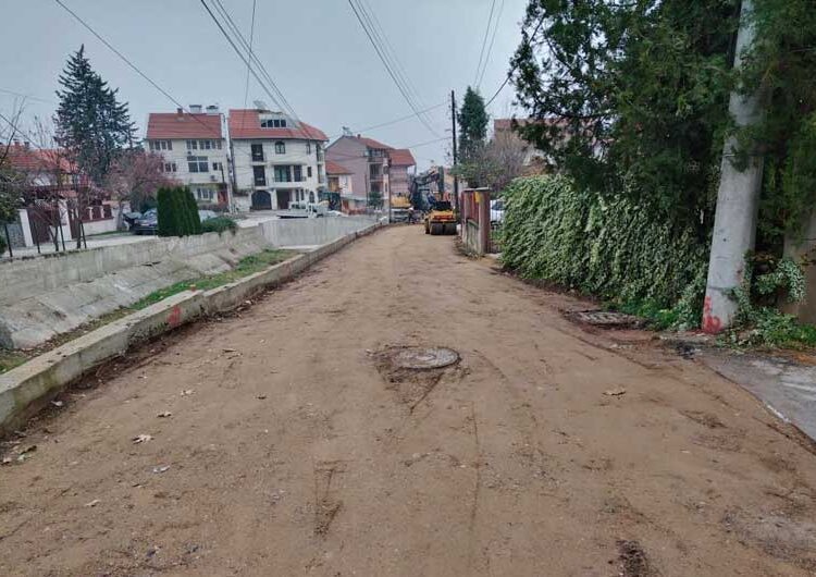 „ДИКОР ЦД“ започна да ги гради двете улици долж обновениот порој „Крушевска Република“