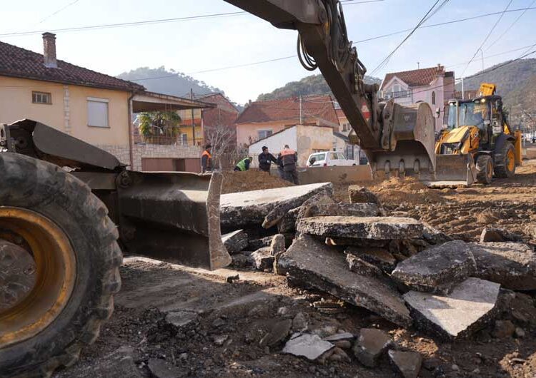 Градоначалникот Костадинов на увид на градежните активности долж поројот „Крушевска Република“