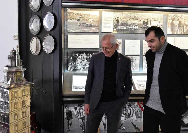 Македонската фудбалска ѕвезда Горан Пандев во ФК „Црвена Звезда“, Светозар Мијаловиќ го прошета низ музејот