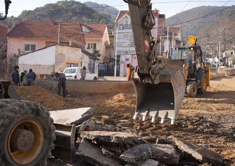 Градоначалникот Костадинов на увид на градежните активности долж поројот „Крушевска Република“