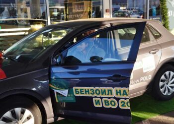 БЕНЗОИЛ: Димитар Божинов е добитникот на главната награда автомобил „VOLKSWAGEN POLO“