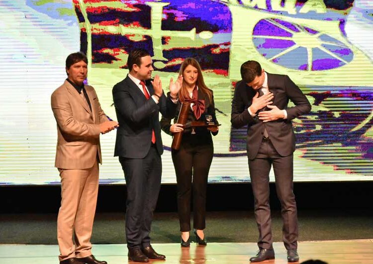 Со емотивен говор, со треперлив глас и низ солзи, Владо Илиевски го прими највисокото општинско признание на Општина Струмица