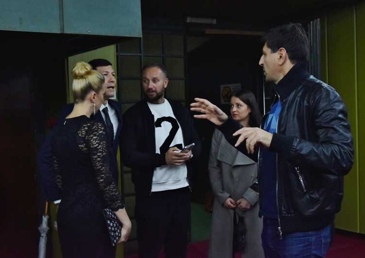 Со емотивен говор, со треперлив глас и низ солзи, Владо Илиевски го прими највисокото општинско признание на Општина Струмица