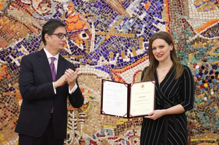 Претседателот Пендаровски го додели признанието „Успешни млади“ за 2021 година, меѓу добитниците и струмичанката д-р Гордана Георгиева