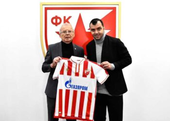 Македонската фудбалска ѕвезда Горан Пандев во ФК „Црвена Звезда“, Светозар Мијаловиќ го прошета низ музејот