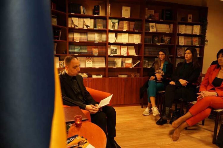 Синоќа во Скопје промовиран романот „Тарафот“ од струмичанецот Петар Трајков