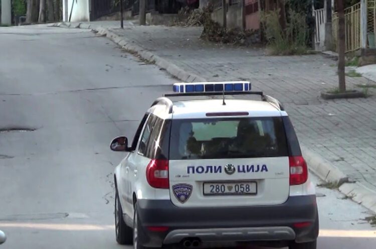 Пет мигранти проселе во двор на училиште во Струмица