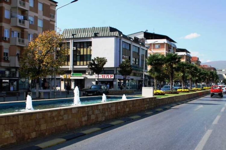 Додека излегувал од таксито тоа тргнало го повлекол и паднал на асфалтот, повреден 78-годишен жител од Босилово