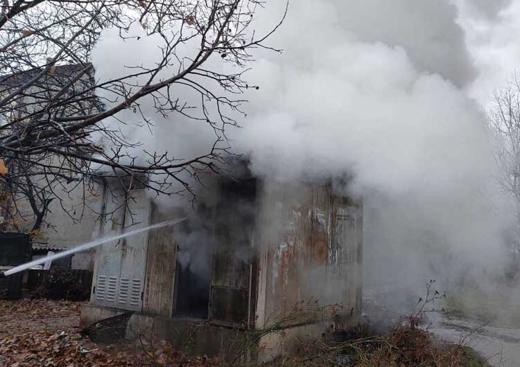 Гореше Трафостаница на улицата „Ристо Ќурчиев“ во Струмица