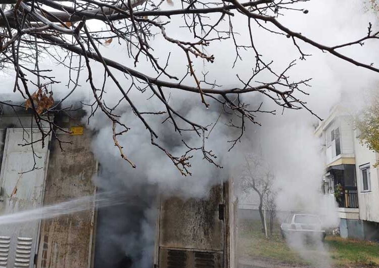 Гореше Трафостаница на улицата „Ристо Ќурчиев“ во Струмица