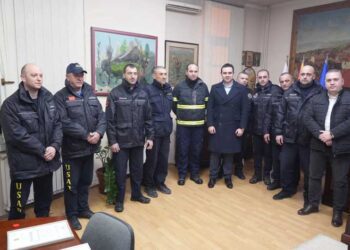 Храбрите момци се вратија од Турција, доцна синоќа ги пречека градоначалникот пред општинската зграда