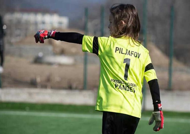 Младите фудбалери на „Академија Пандев“ го имаа првото искуство со квалитетни екипи на турнирот „Вихрен Куп 2023“ во Бугарија