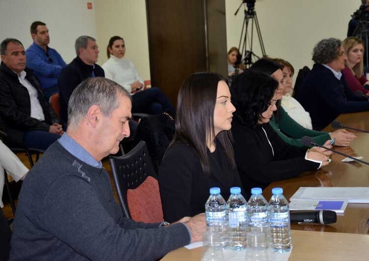 Просветните работници и бизнисмени дебатираа за унапредување на средното стручно образование во општина Струмица