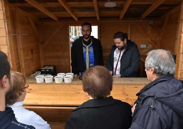 На Чист понеделник 1500 порции бел фасуљ беа поделени на плоштадот во Струмица