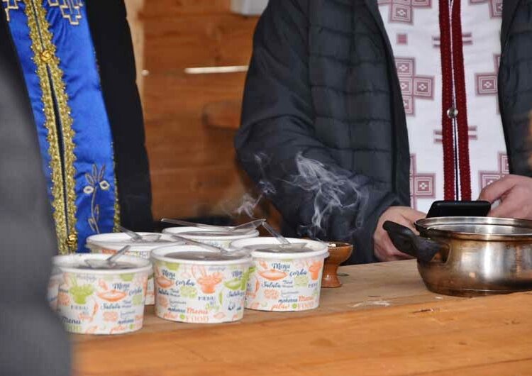 На Чист понеделник 1500 порции бел фасуљ беа поделени на плоштадот во Струмица