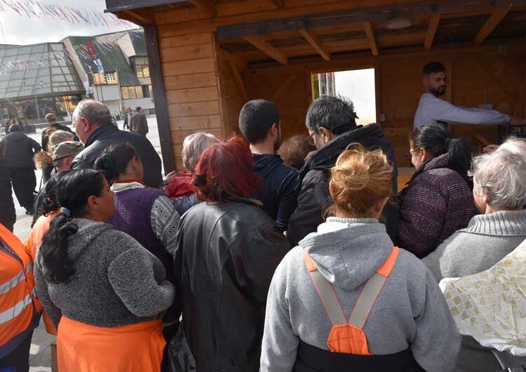 На Чист понеделник 1500 порции бел фасуљ беа поделени на плоштадот во Струмица