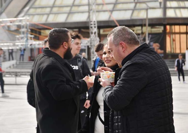 На Чист понеделник 1500 порции бел фасуљ беа поделени на плоштадот во Струмица