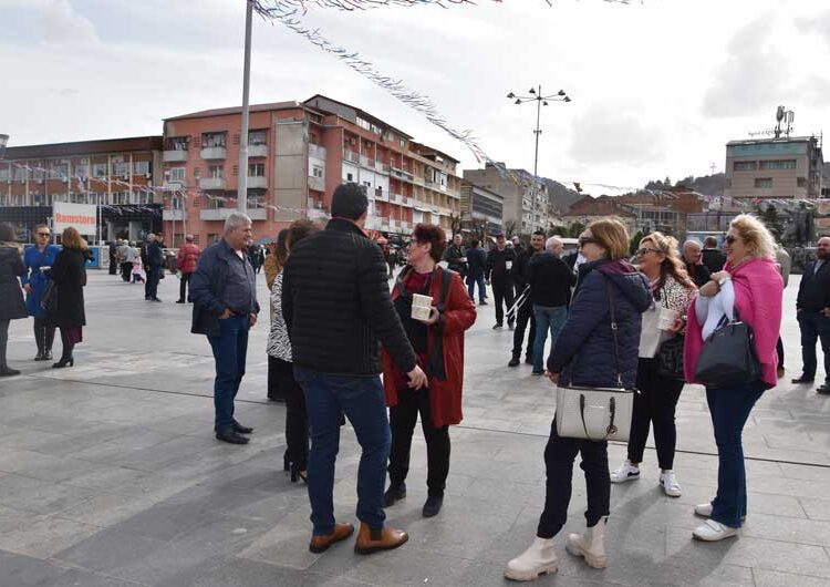 На Чист понеделник 1500 порции бел фасуљ беа поделени на плоштадот во Струмица