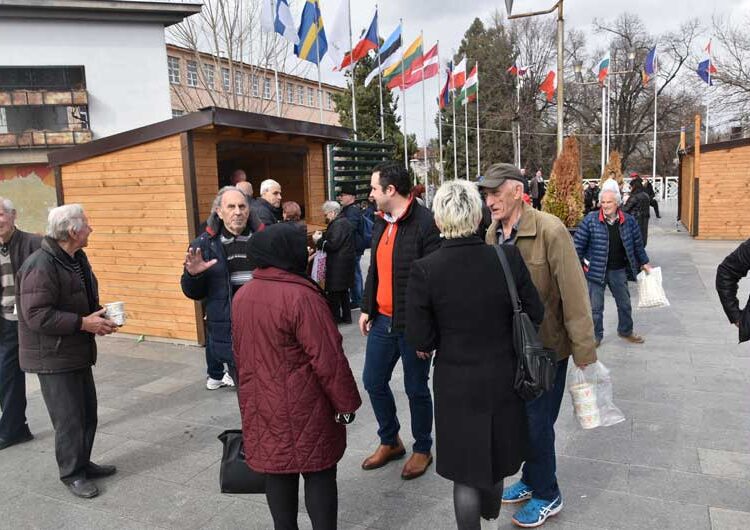 На Чист понеделник 1500 порции бел фасуљ беа поделени на плоштадот во Струмица