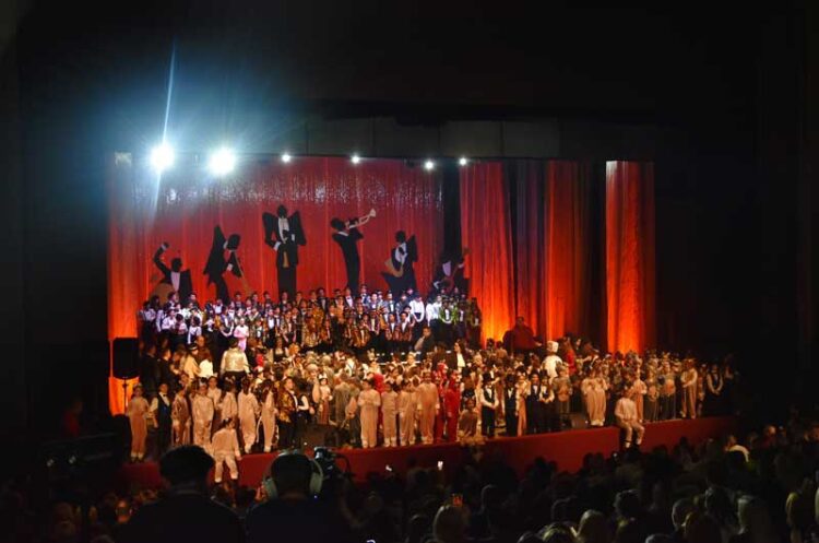 Дами и Господа! Концерт под маски (13)…