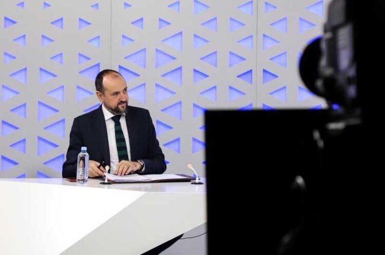 Битиќи: Минималната плата во државата во март ќе се зголеми на над 20.000 денари, а пензионерите ќе добијат покачување на пензиите