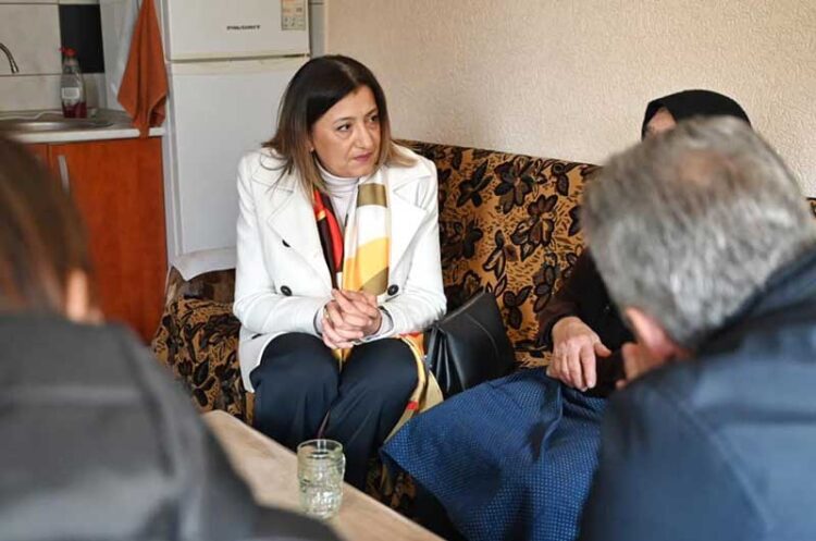 Министерската Јована Тренчевска во посета на семејства во Струмица корисници на финансиска поддршка