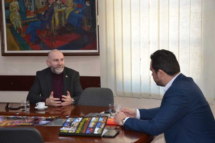 И во услови на сериозна економска криза не треба да се откажуваме од туризмот, велат Костадинов и Јаневски по денешната средба