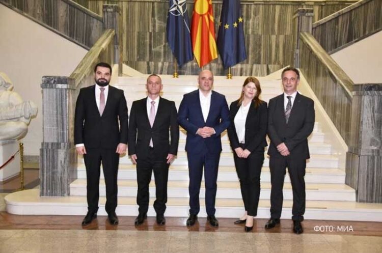 Парламентарното мнозинство ги избра новите министри во Владата