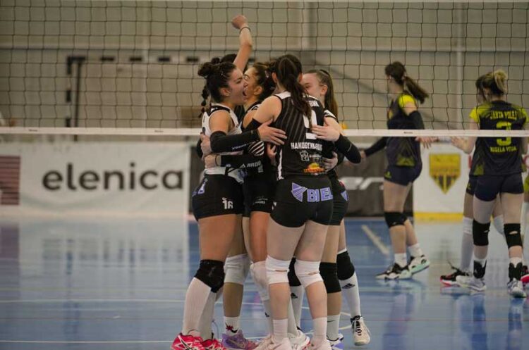 Девојките на „Наковски Волеј“ ги надиграа ривалките на нивен терен
