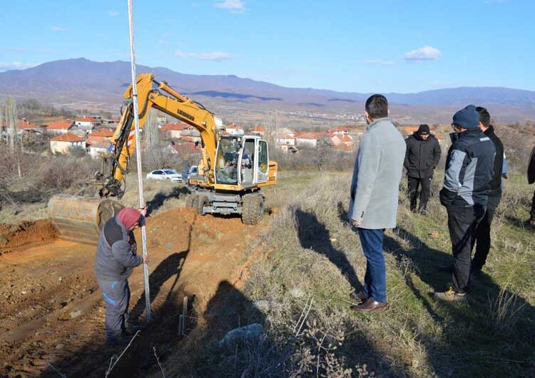 Во Радичево почнаа градежните активности на улицата која води кон црквата „Св. Илија“