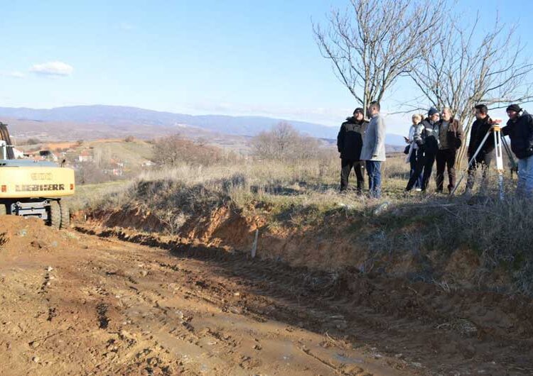 Во Радичево почнаа градежните активности на улицата која води кон црквата „Св. Илија“