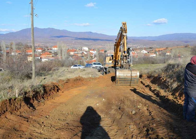Во Радичево почнаа градежните активности на улицата која води кон црквата „Св. Илија“