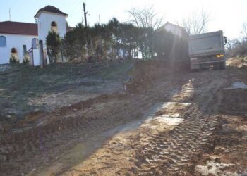 Во Радичево почнаа градежните активности на улицата која води кон црквата „Св. Илија“